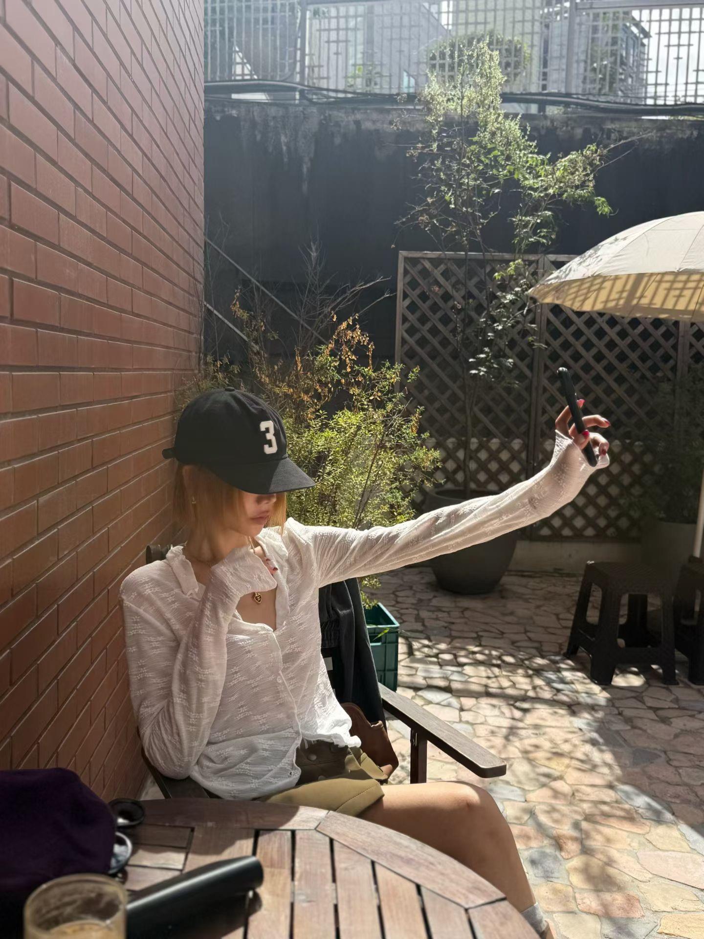 蕾絲微透彈性上衣